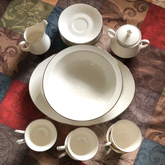 ⭐️Beautiful⭐️17 pcs of Vintage Noritake  Dinnerware - Picture 2 of 13